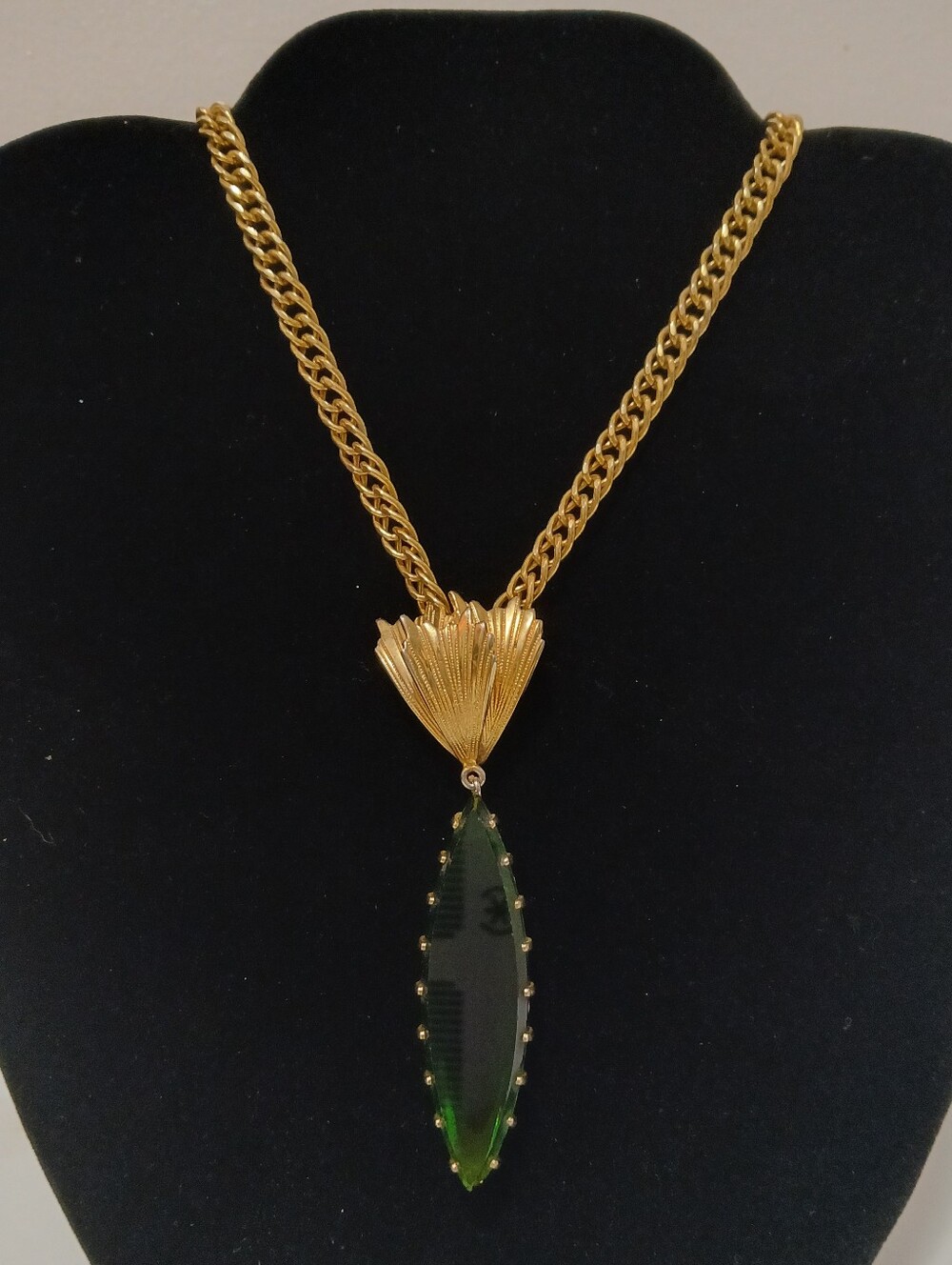 VTG Green marquise-shaped faux stone pendant Necklace W/Bail Very Long 27"